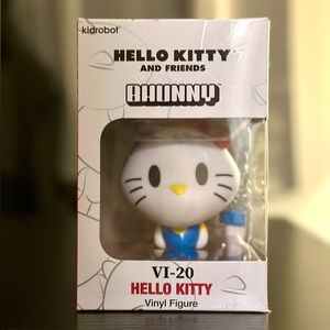 Hello Kitty 4" Vinyl Figure with collectible paw keychain